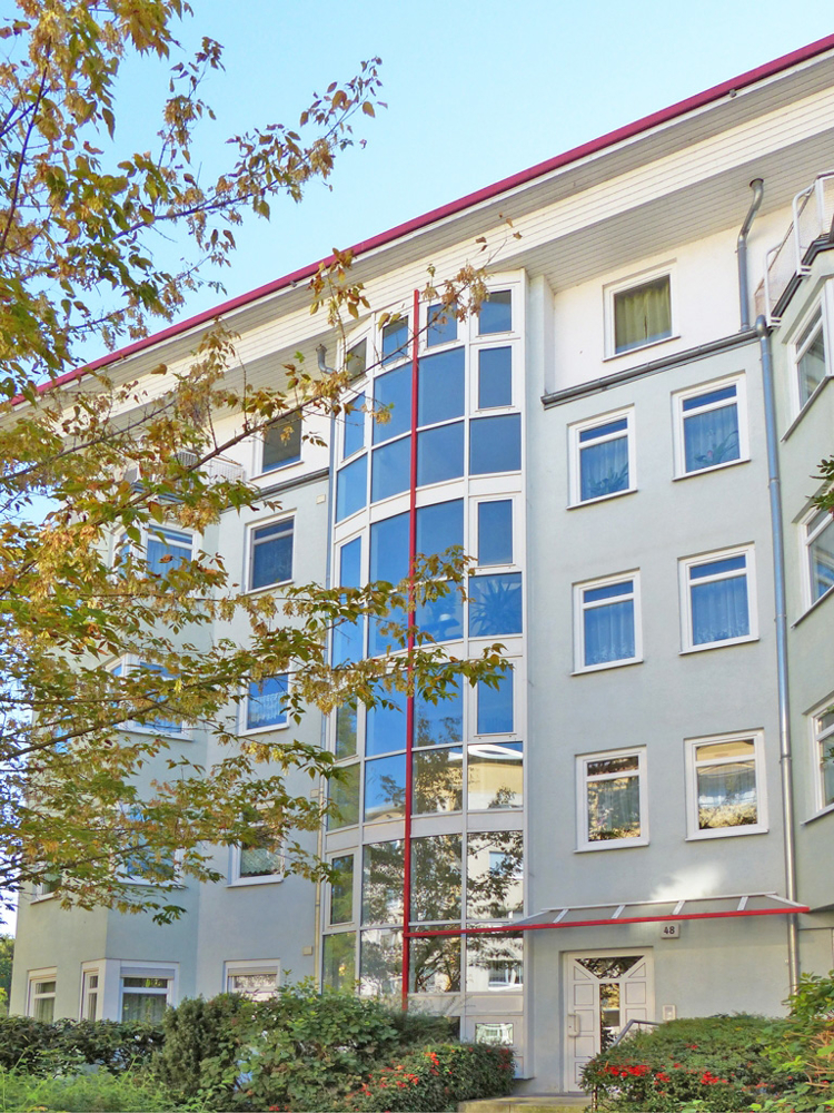 Bezugsfreie Balkonwohnung in grüner und gepflegter Wohnanlage — Potsdam