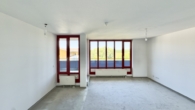 Wohnzimmer P2 - 2-Zimmer-Dachgeschoss-Wohnung mit zwei Terrassen und Tiefgaragenstellplatz