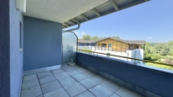 Terrasse Blick nach links - 2-Zimmer-Dachgeschoss-Wohnung mit zwei Terrassen und Tiefgaragenstellplatz