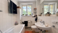04_Badezimmer_Übersicht - Großzügige Wohnung in Potsdam: 3 Zimmer, Balkon & Stellplatz