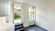 Küche mit Blick in den Garten - Repräsentative Büro- oder Praxisfläche mit Terrasse in zentraler Potsdamer Innenstadtlage