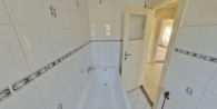 Badezimmer P2 - Sanierungsbedürftige Doppelhaushälfte mit großem Garten in Bornim