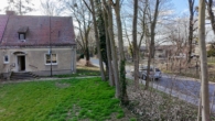 Blick auf das Haus - Sanierungsbedürftige Doppelhaushälfte mit großem Garten in Bornim