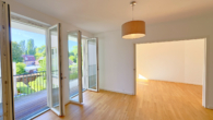 05_Wohnzimmer_zum_Nebenraum_ARGUS - Großzügige Stadtwohnung mit Loggia, Balkon und langfristigem Wohnkomfort