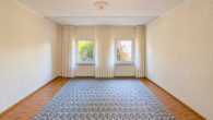 Wohnzimmer - Leer - Haus + Bungalow mit vielen Gestaltungsmöglichkeiten & weiterem Baufeld in Potsdam