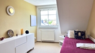 OG Zimmer 2 P2 - Modernisiertes Haus mit Traumgarten & zusätzlichem Baulandpotenzial