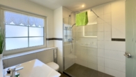 OG Badezimmer - Modernisiertes Haus mit Traumgarten & zusätzlichem Baulandpotenzial