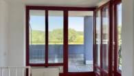 Blick vom Flur auf die Terrasse - Wohnen wie im Reihenhaus – mit Terrasse, Souterrain und Grünblick