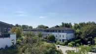Ausblick Schlafzimmer - Wohnen wie im Reihenhaus – mit Terrasse, Souterrain und Grünblick