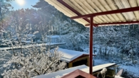 Balkon mit Blick in den Wald im Januar - Energieeffizientes Wohnen- Luftwärmepumpe, Photovoltaik & großer Garten