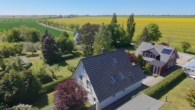 Aufblick beide Häuser - Ihr Rückzugsort auf Rügen: Zwei charmante Ferienwohnungen im skandinavischen Stil