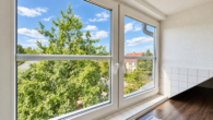 Ausblick von der Küche - Großzügige Dachgeschosswohnung in begehrter Lage von Potsdam Eiche