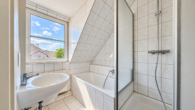 Badezimmer - Großzügige Dachgeschosswohnung in begehrter Lage von Potsdam Eiche