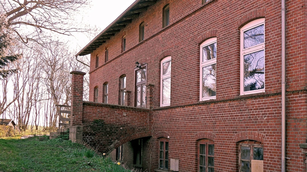Front mit Kelleransicht
