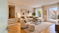 Wohnzimmer - KI - Ruhig wohnen, zentral leben – 4 Zimmer mit Charakter, großem Balkon & Stellplatz im Innenhof