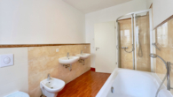 12_Badezimmer_mit_Dusche - Ruhig wohnen, zentral leben – 4 Zimmer mit Charakter, großem Balkon & Stellplatz im Innenhof
