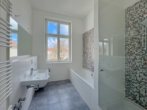 Masterbad mit Dusche und Wanne - Großzügigkeit, Eleganz und zeitlose Architektur auf höchstem Niveau