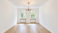 Raum 1 Original - Ideal geschnittene Gewerbeeinheit in ansprechenden Jugendstilhaus