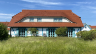 Ferienhaus_am_Bakenberg_auf_Ruegen_Gartenblick_Liegewiese - 5 Ferienwohnungen – 1 Haus – 10 Gehminuten vom Strand