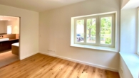 Schlafzimmer mit Blick ins Masterbad - Hochwertig Wohnen in Traumlage