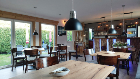 3 Ferienwohnungen & ein Restaurant nahe Strand, 18565 Vitte, Haus